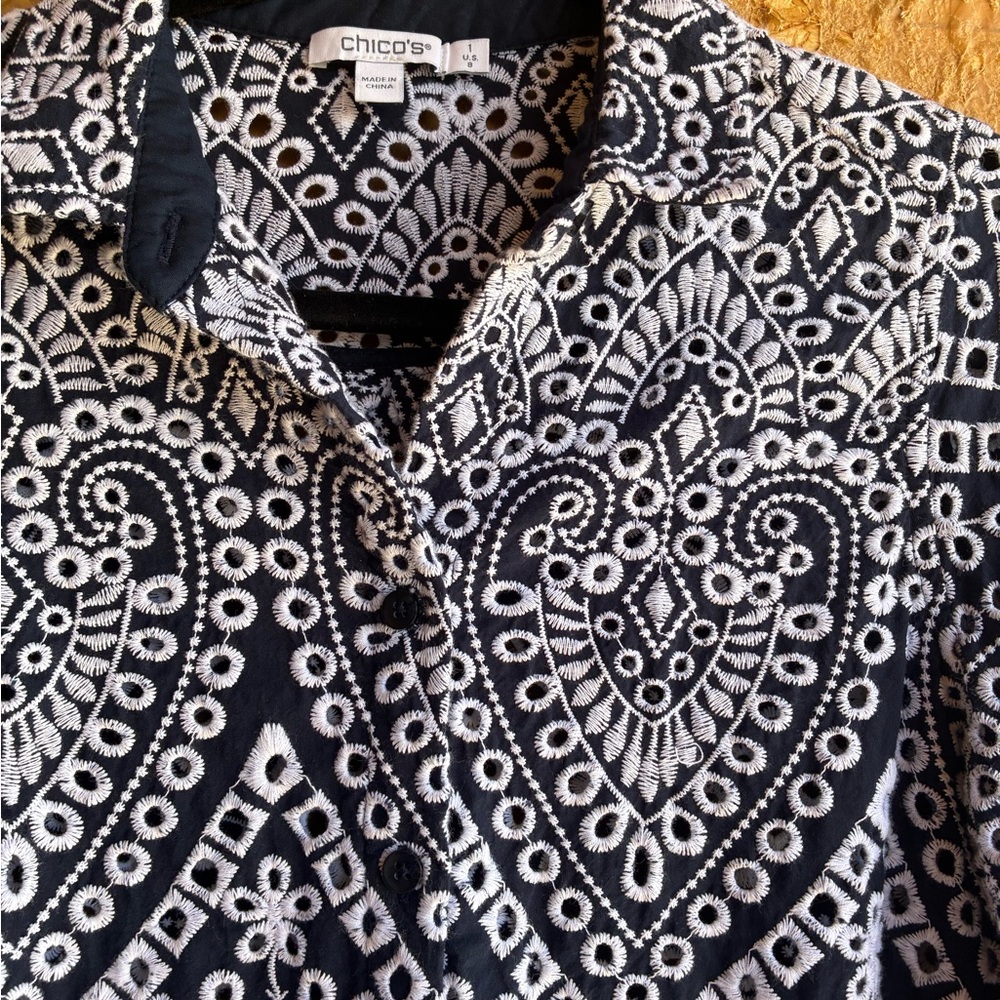 Chico's Eyelet Billow Button Down Long Sleeve Shirt
Size 8 - Picture 5 of 10